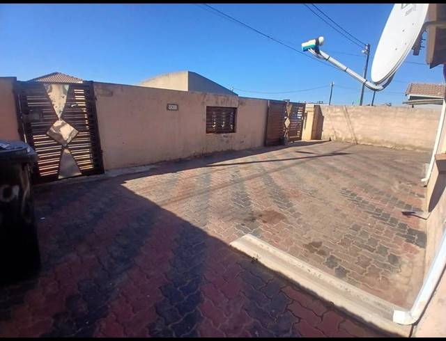 3 BEDROOM HOUSE FOR SALE IN PROTEA GLEN